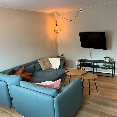 Nyoppusset Leilighet Med 2 Soverom. 10 Min Til Ons Apartment